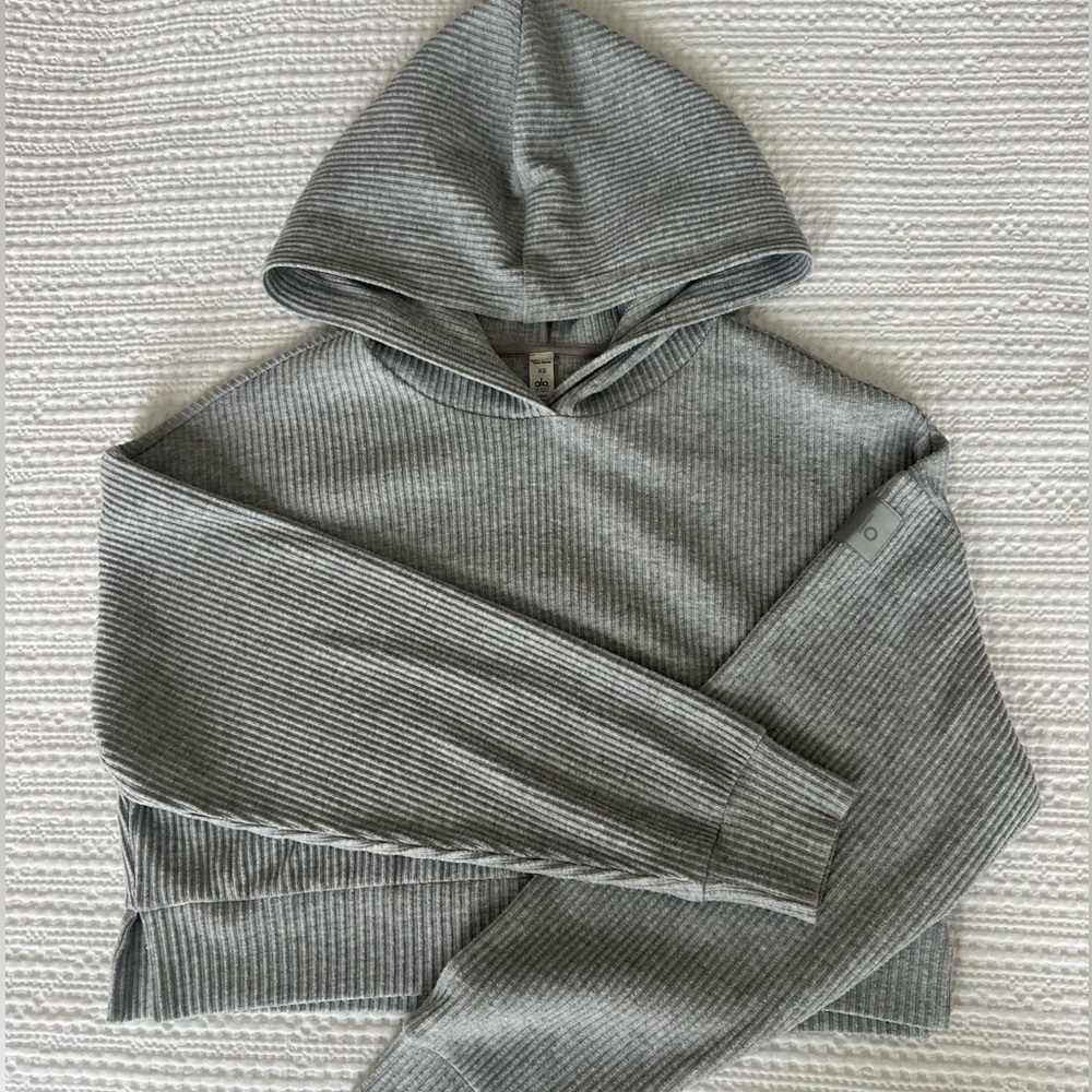 Alo Yoga Muse Ribbed Cropped Hoodie in Heather Gray Size XS